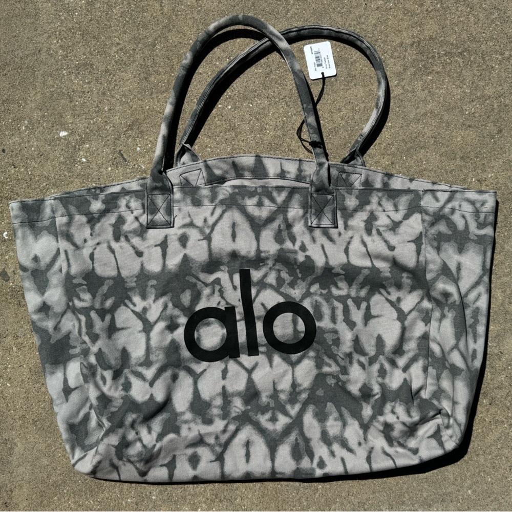 NWT Alo Yoga tote bag